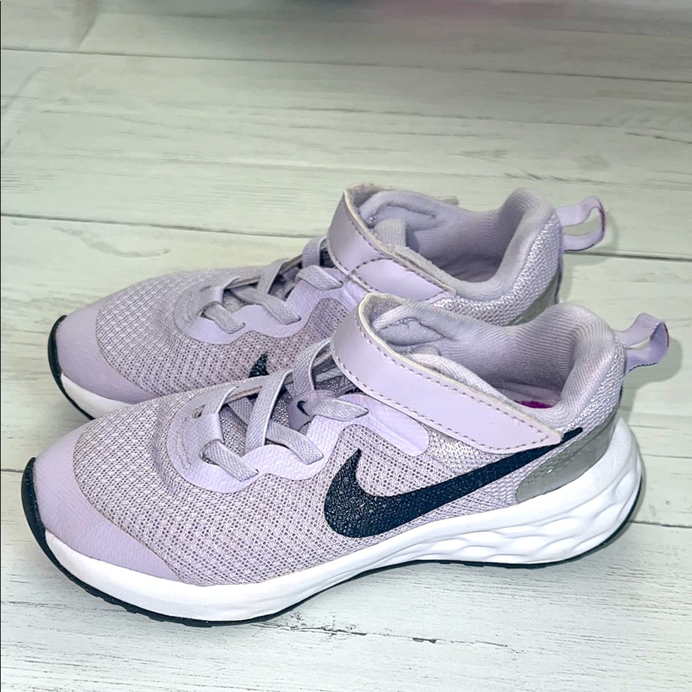 Nike Revolution 6 girls tennis shoes